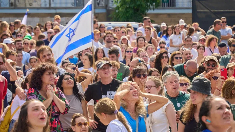 Thousands gather in Hostages Square in Tel Aviv, Israel, to watch live feeds and celebrate as the final twenty Israeli hostages are released after 737 days in captivity.  Shutterstock