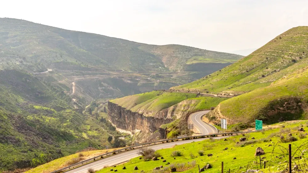 A video shows some Israeli settler activists who seek to colonize “Bashan” (i.e. southern Syria) and had reportedly crossed into the area of Hadr—a Druze locality in Qunaytra province that lies opposi...