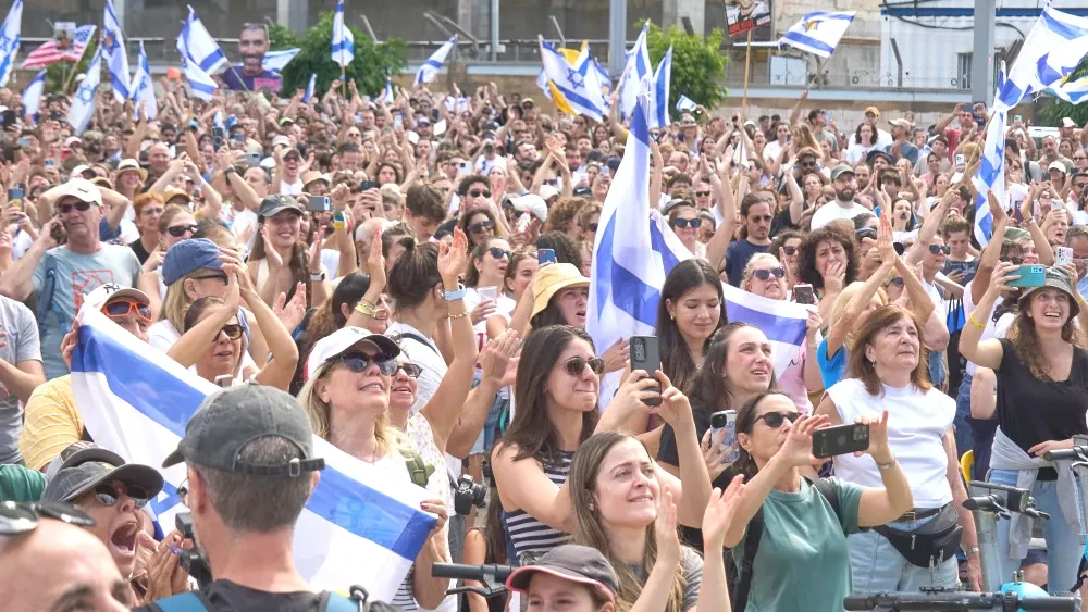 In Hostages Square, thousands watch live feeds and celebrate as the final 20 Israeli hostages are released after 737 days in captivity; Tel Aviv, October 13, 2025.  Shutterstock