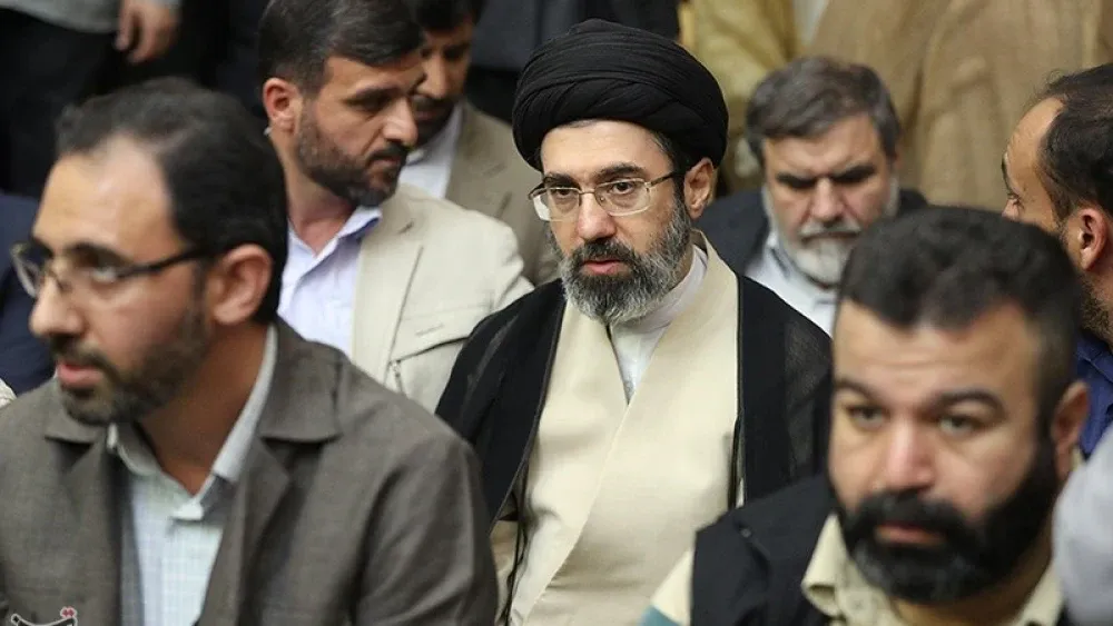 Mojtaba Khamenei, center, in a file photo.  Tasnim News Agency, CC BY 4.0, via Wikimedia Commons