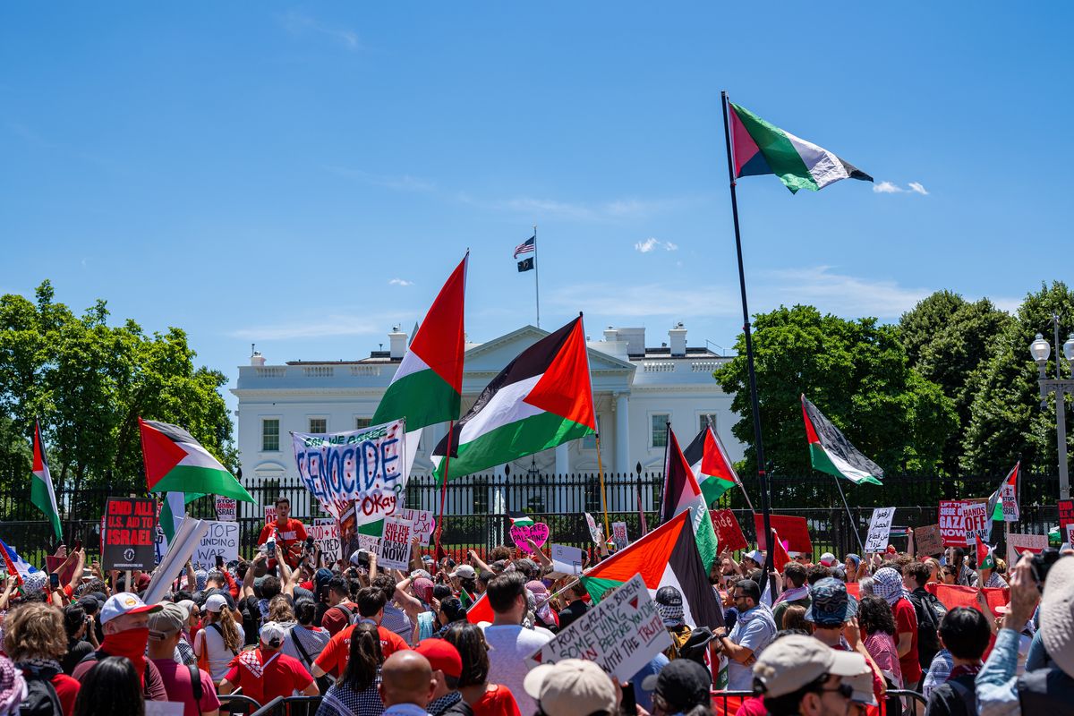 Palestinian protestors in front of the White House.