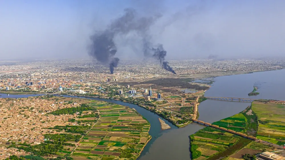 Smoke plumes in the sky of Khartoum from clashes between the Sudanese army and the Rapid Support Forces in May 2023.  Shutterstock
