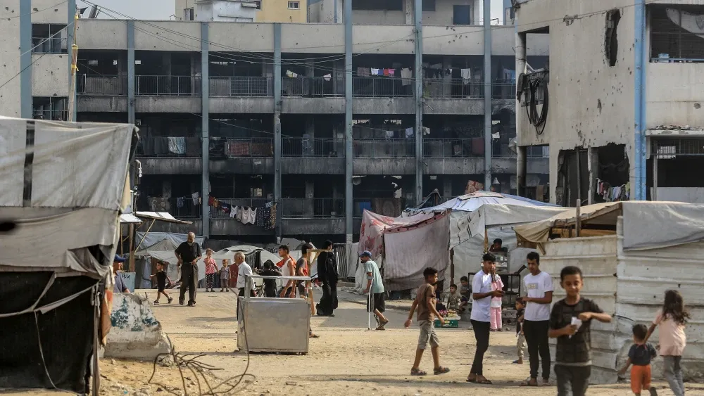 Palestinians left Gaza City for Khan Yunis, following an Israeli army order in preparation for a ground operation on September 7, 2025.  Shutterstock
