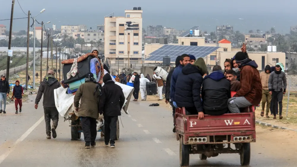 Palestinians return to the southern Gaza Strip after the Israeli army withdrew from some areas; February 2, 2024. Shutterstock